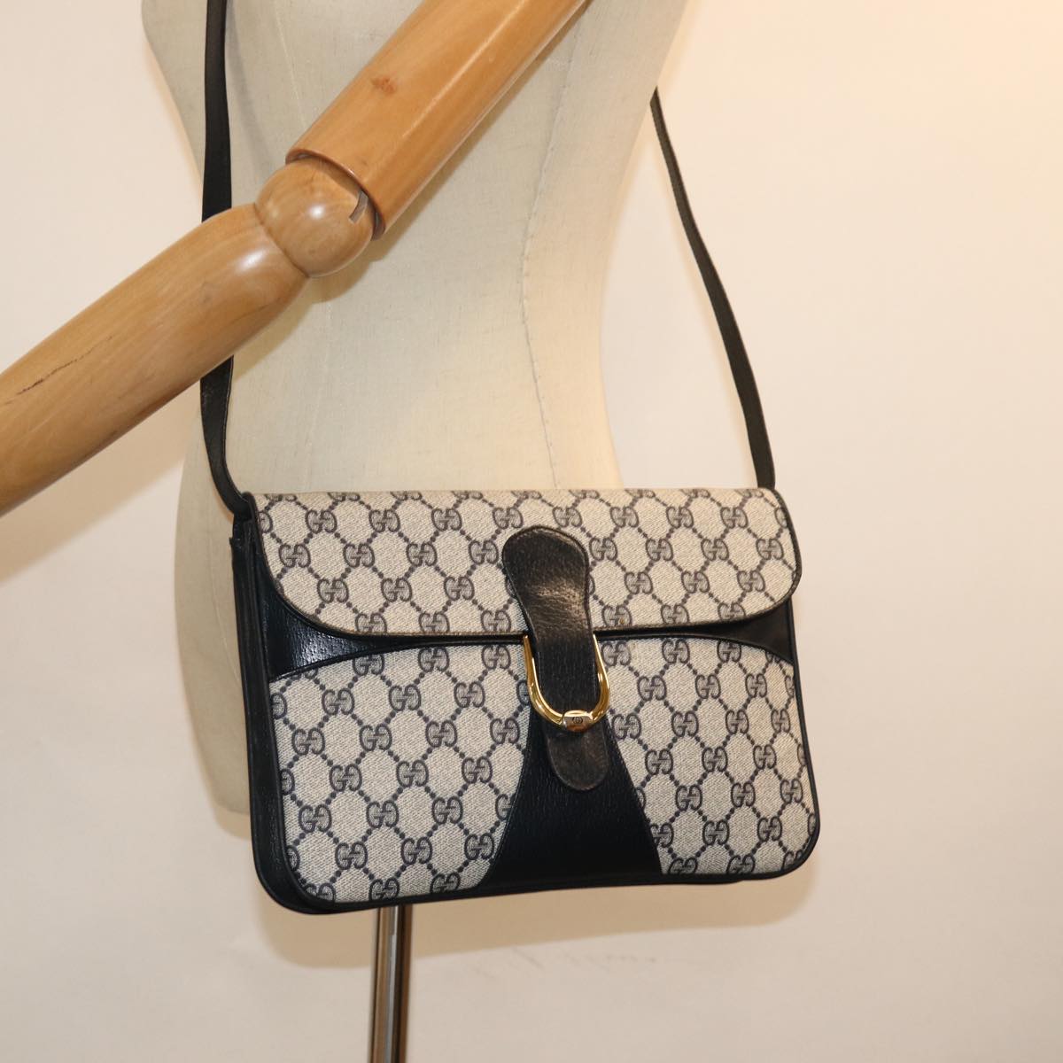 GUCCI GG Supreme Shoulder Bag PVC Navy Auth ep4363