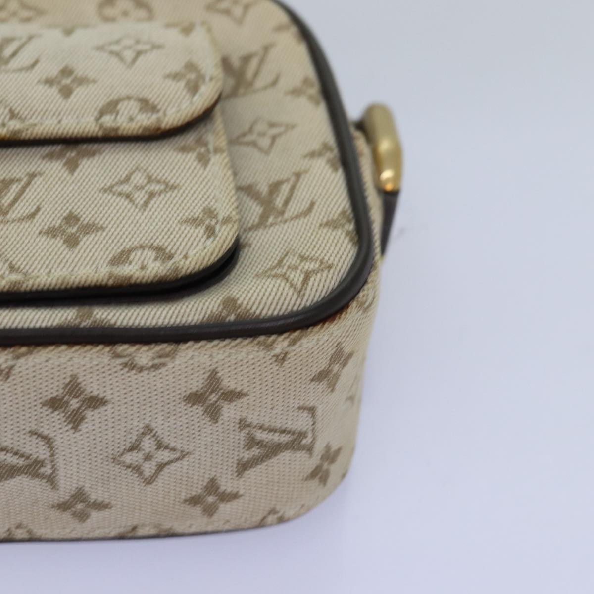 LOUIS VUITTON Monogram Mini Juliet MM Shoulder Bag Khaki M92218 LV Auth ep4369