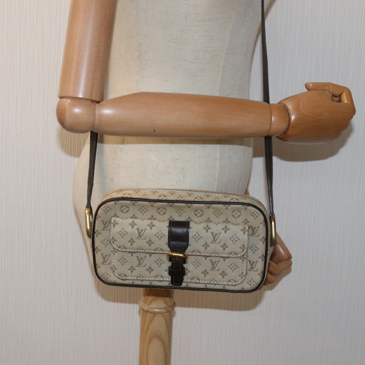 LOUIS VUITTON Monogram Mini Juliet MM Shoulder Bag Khaki M92218 LV Auth ep4369