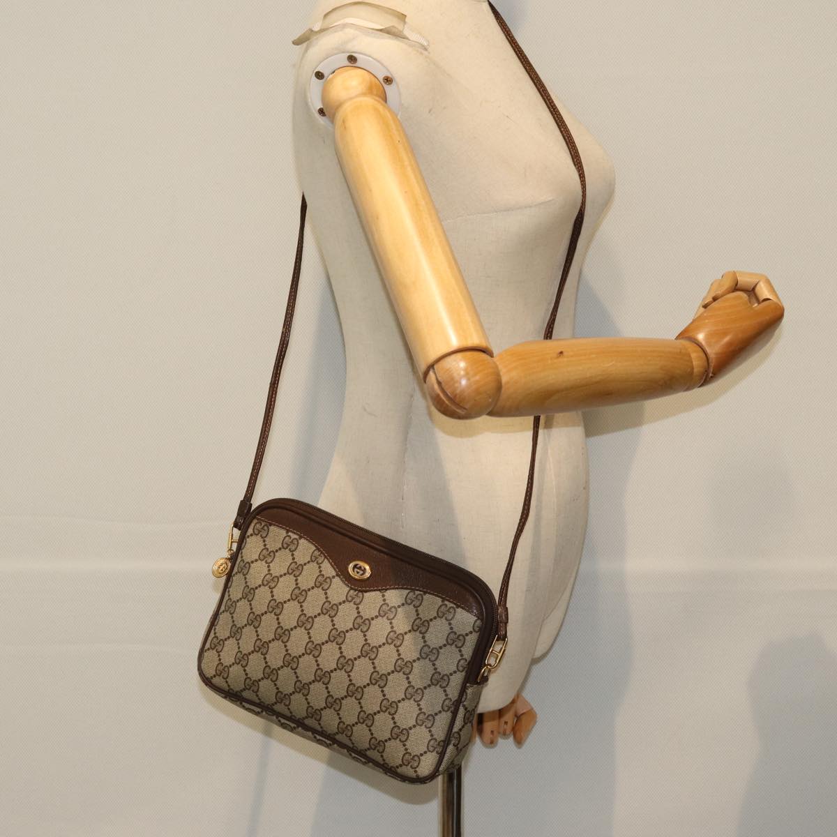 GUCCI GG Supreme Shoulder Bag Beige Brown 97 02 068 Auth ep4465