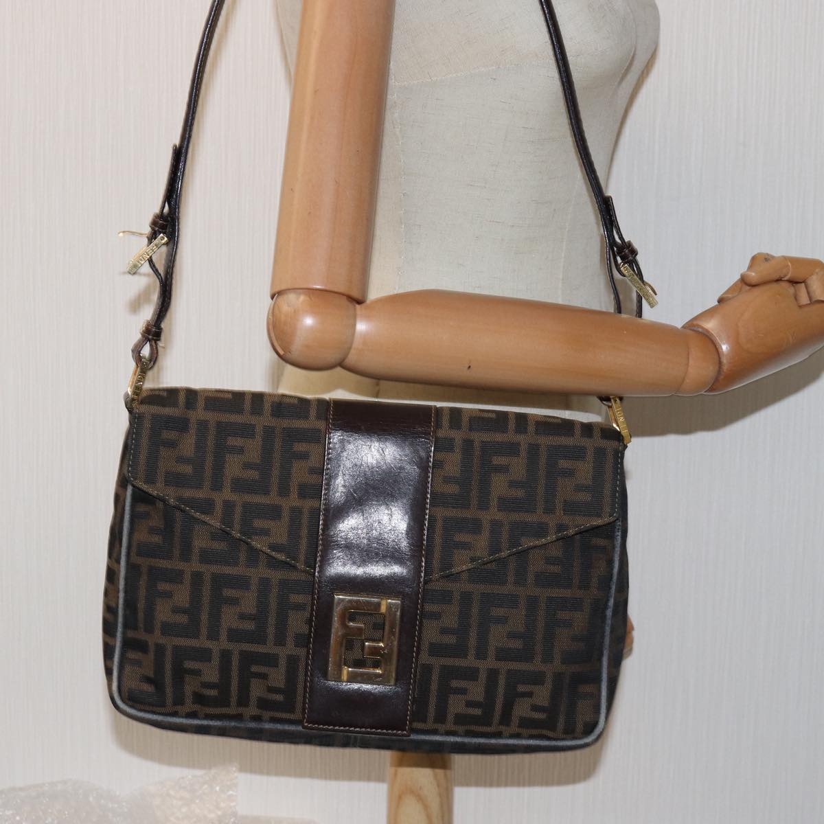 FENDI Zucca Canvas Shoulder Bag Black Brown Auth ep4502