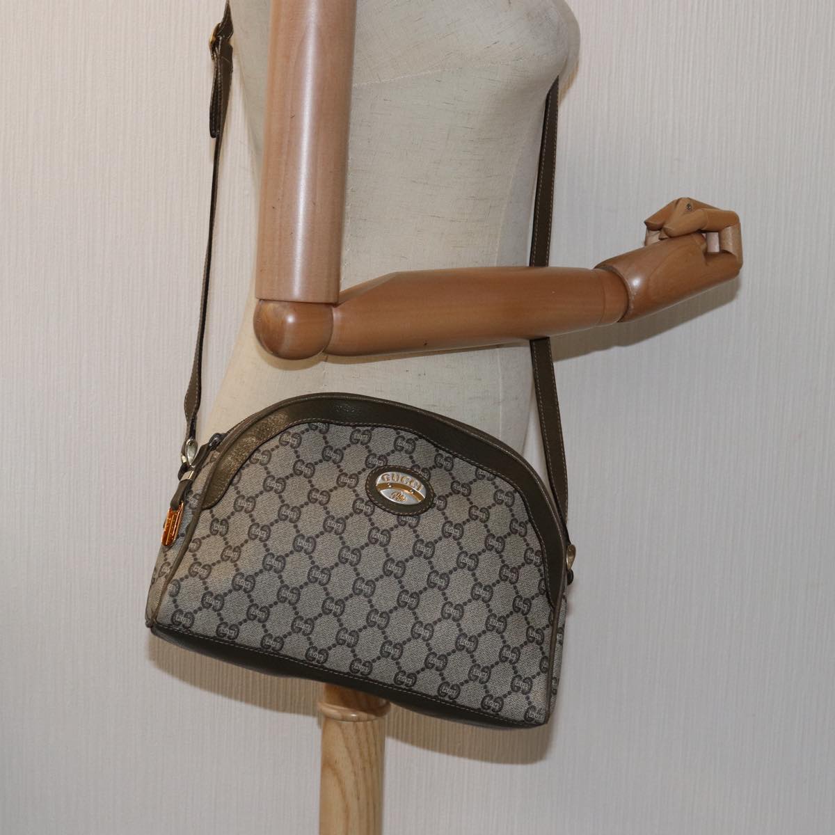 GUCCI GG Plus Supreme Shoulder Bag PVC Leather Beige Auth ep4541