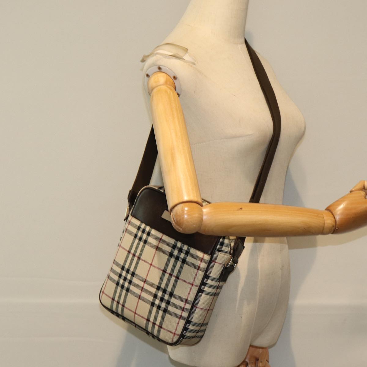 BURBERRY Nova Check Shoulder Bag Canvas Beige Brown Auth ep4595