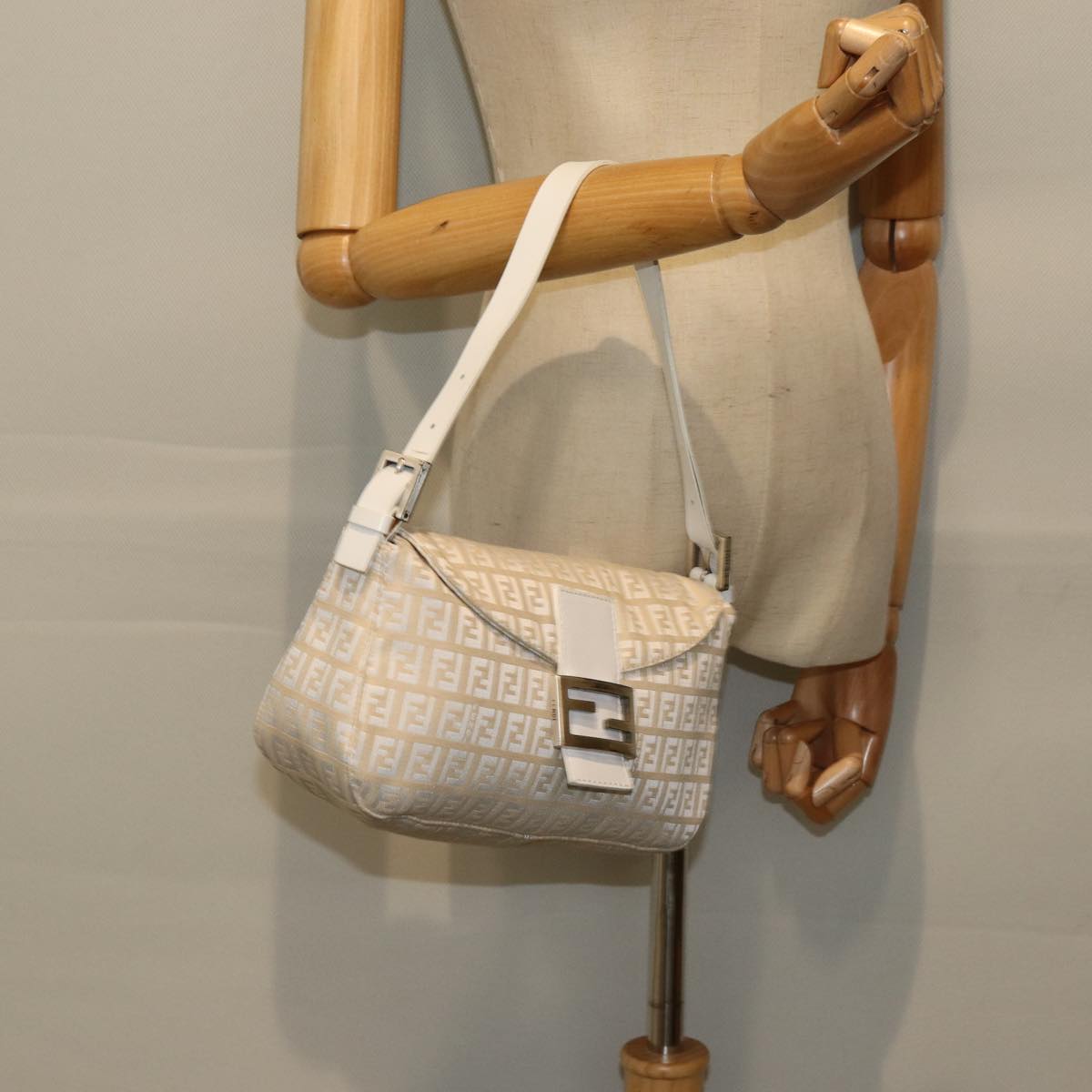 FENDI Zucchino Canvas Mamma Baguette Shoulder Bag Beige Auth ep4792