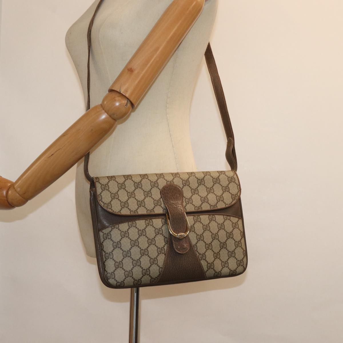 GUCCI GG Supreme Shoulder Bag PVC Beige Auth ep4841