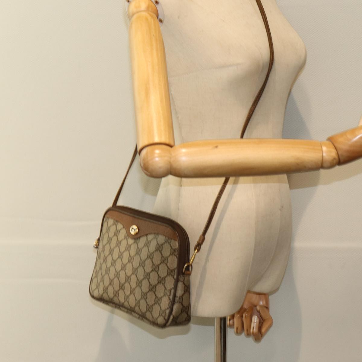 GUCCI GG Supreme Shoulder Bag PVC Beige 97 02 068 Auth ep4864