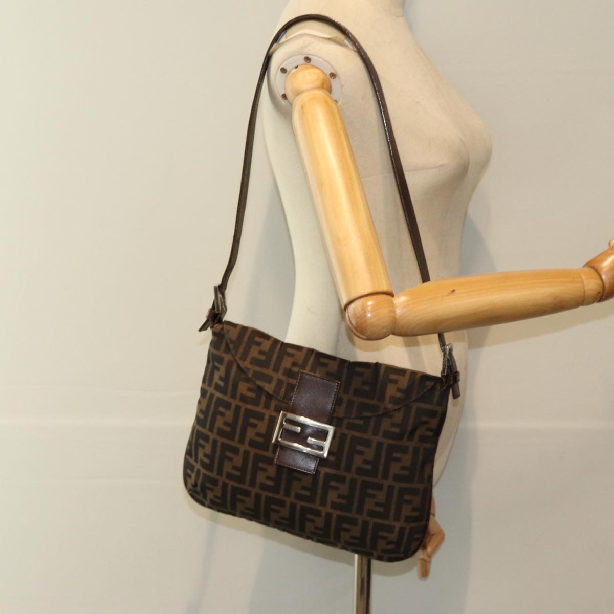 FENDI Zucca Canvas Mamma Baguette Shoulder Bag Brown Black Auth ep4942