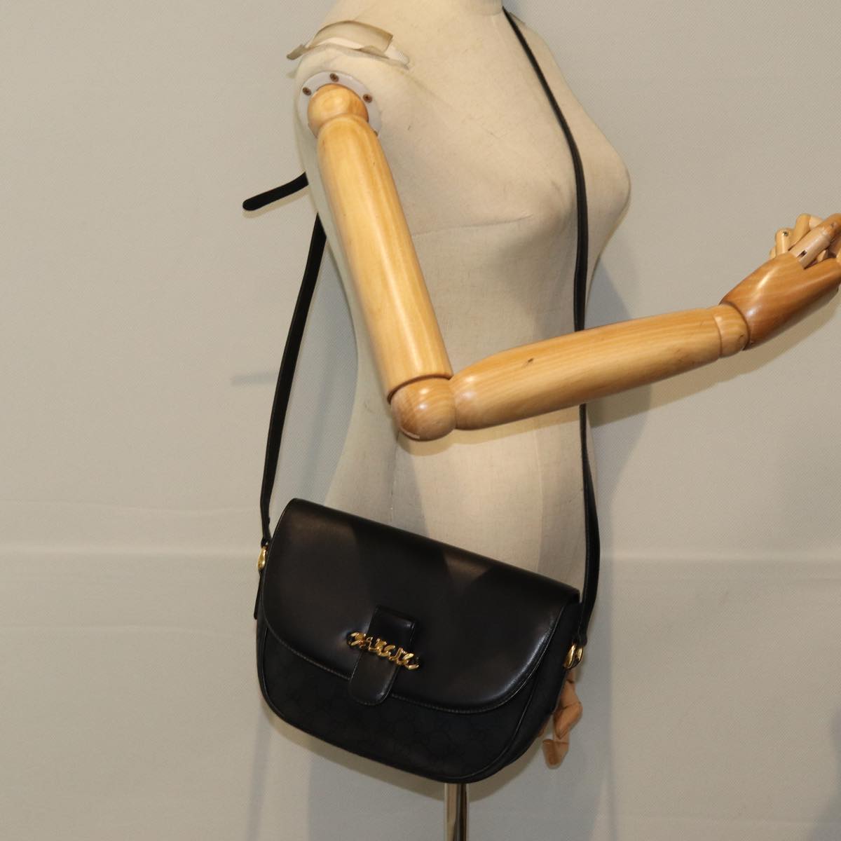 GUCCI GG Canvas Shoulder Bag Black Auth ep4943