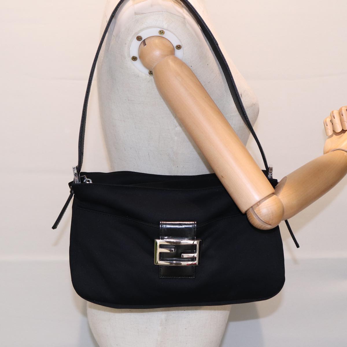 FENDI Mamma Baguette Shoulder Bag Nylon Black Auth ep5075