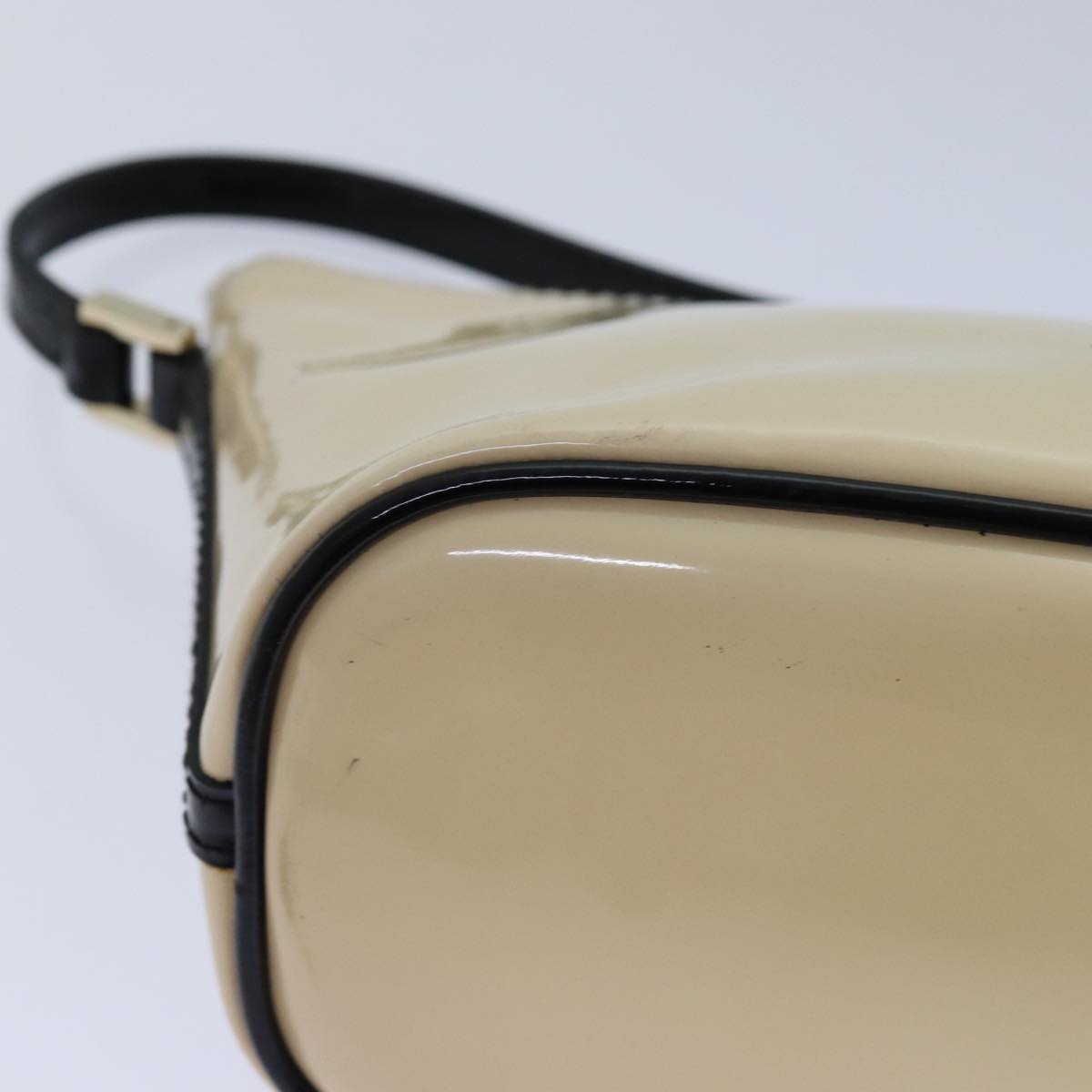 GUCCI Accessory Pouch Patent leather Vanilla Gold 039 1103 2123 Auth ep5087