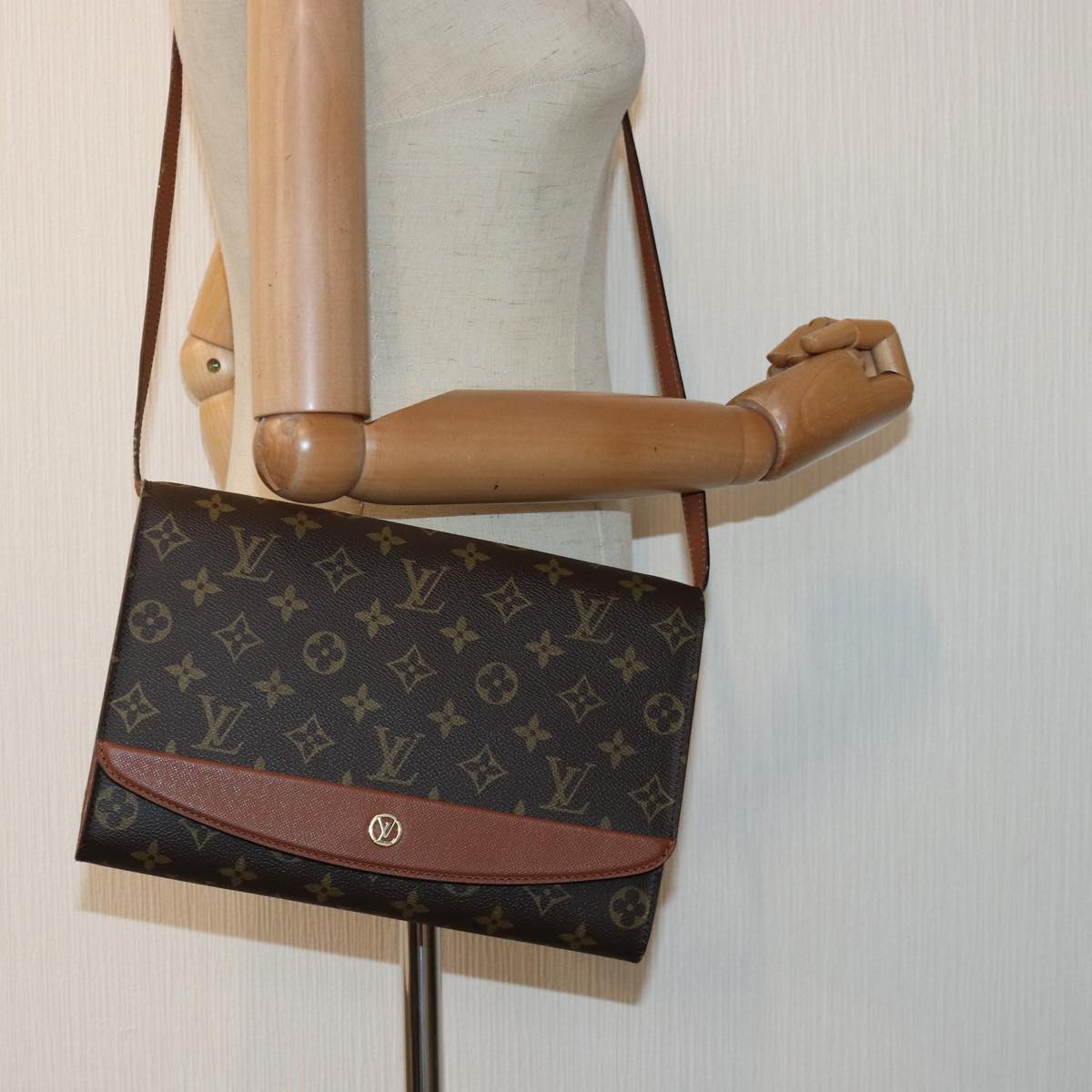 LOUIS VUITTON Monogram Bordeaux 27 Shoulder Bag M51797 LV Auth ep5180