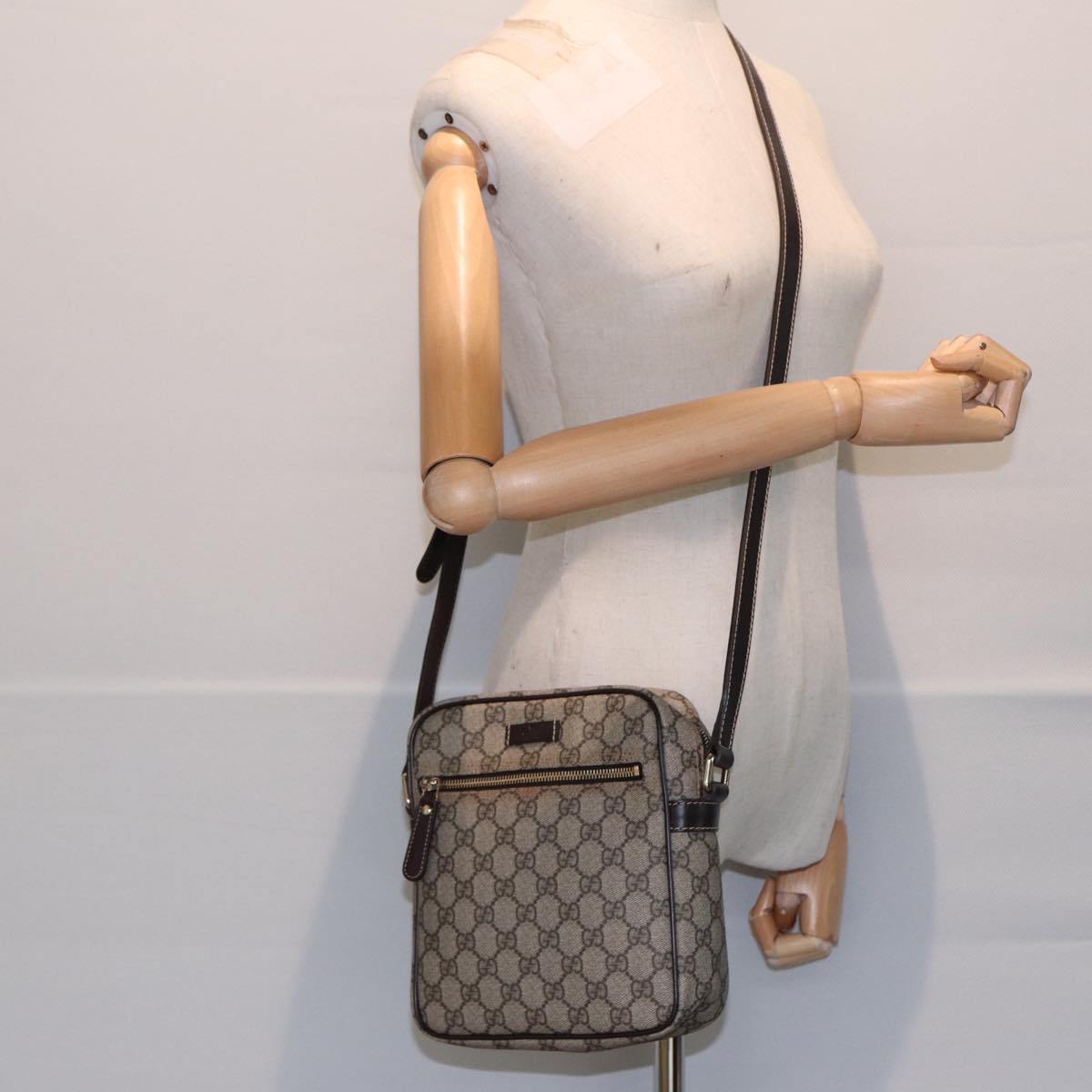 GUCCI GG Supreme Shoulder Bag PVC Leather Beige Gold 233268 Auth ep5416