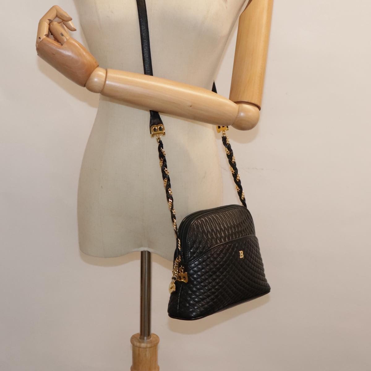 BALLY Chain Shoulder Bag Leather Black Gold Auth ep5603