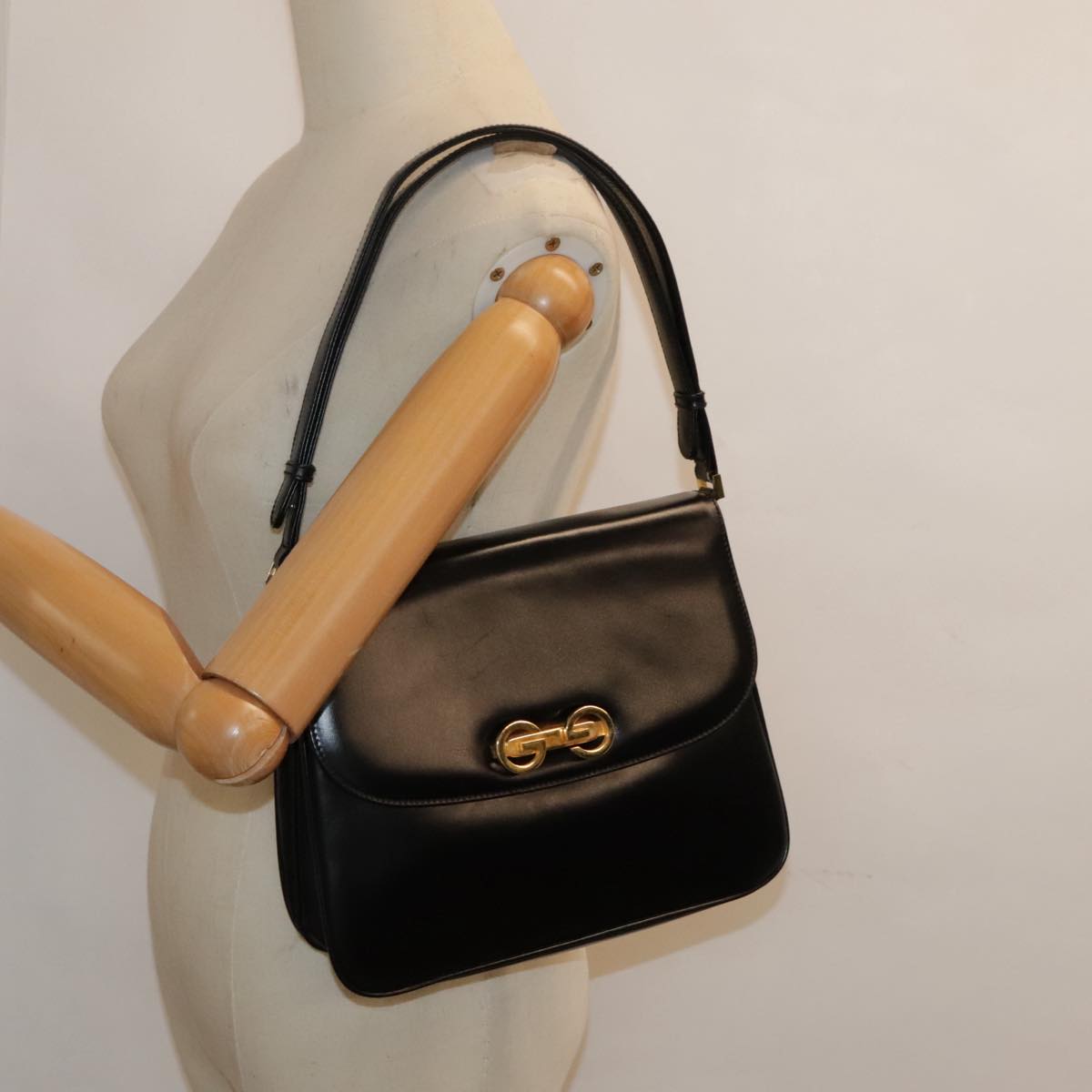 GUCCI Shoulder Bag Leather Black Gold Auth ep5802