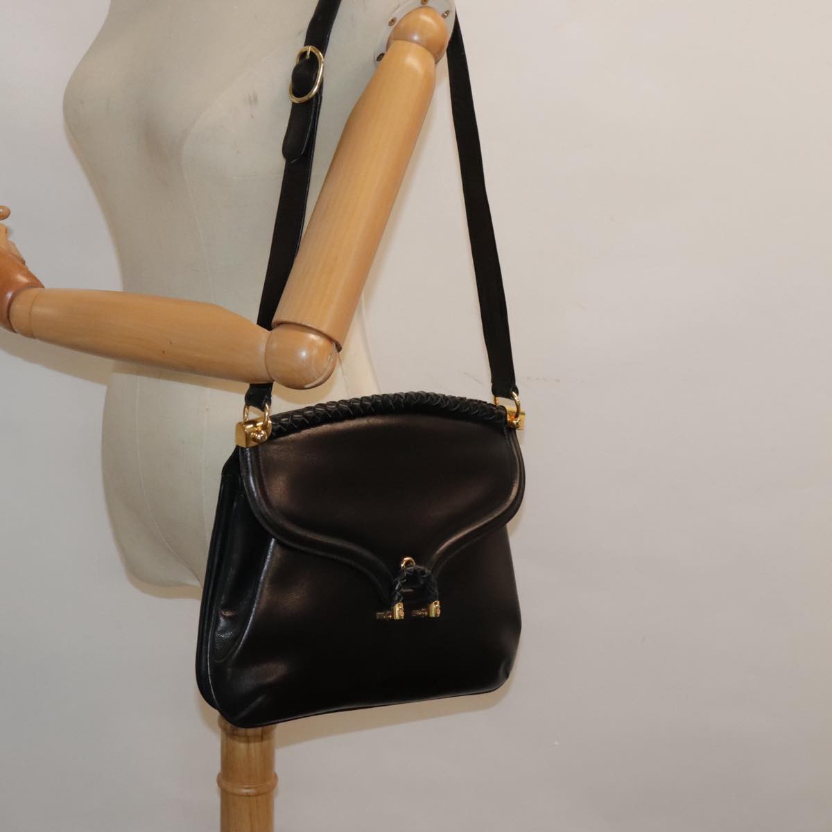 GUCCI Shoulder Bag Leather Black Gold Auth ep5949