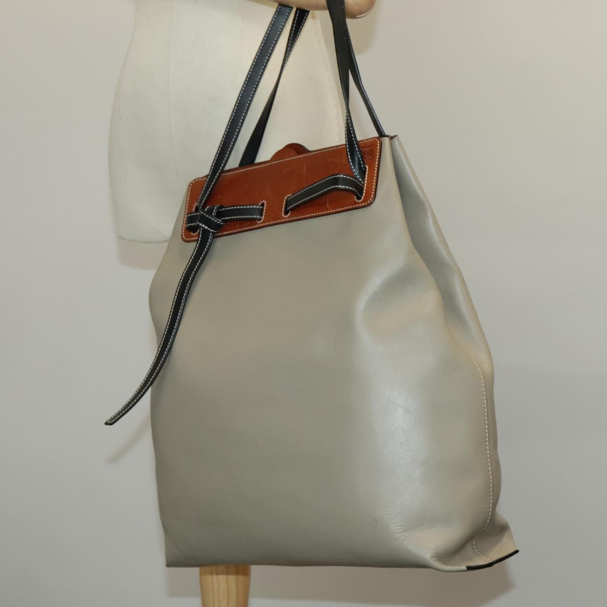 LOEWE Razo Tote Bag Leather Beige Auth ep6105