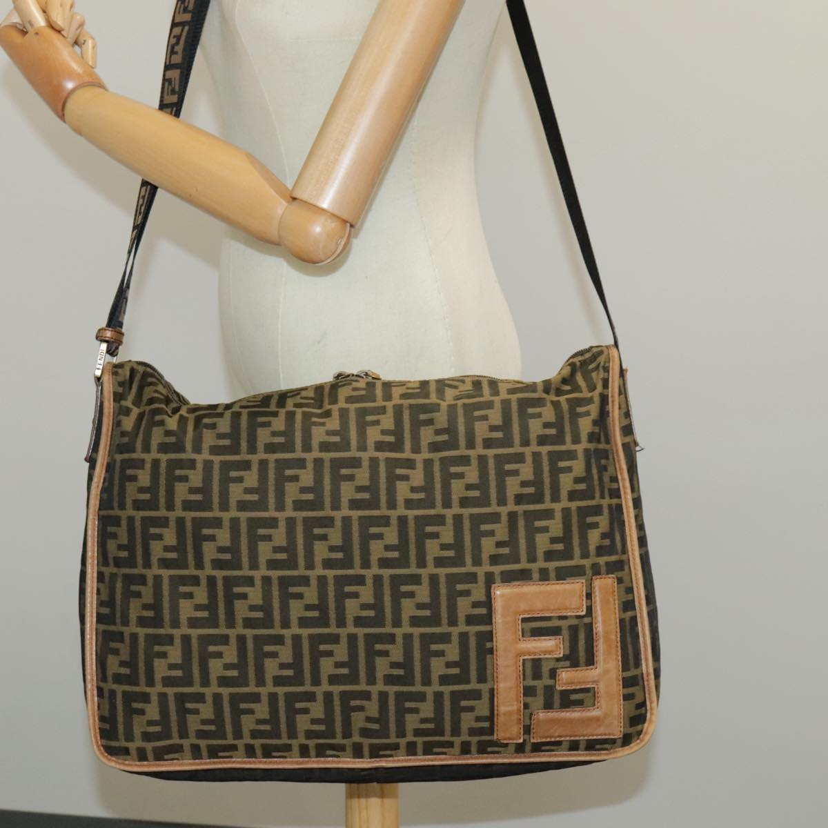 FENDI Zucca Canvas Shoulder Bag Black Brown Auth ep6186