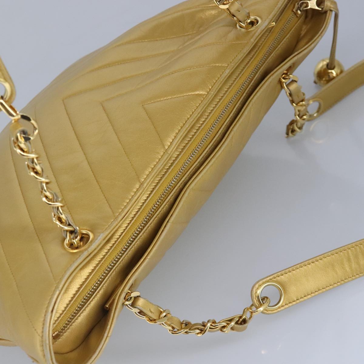 CHANEL V Stitch Chain Tote Bag Lamb Skin Gold Tone CC Auth ep6263