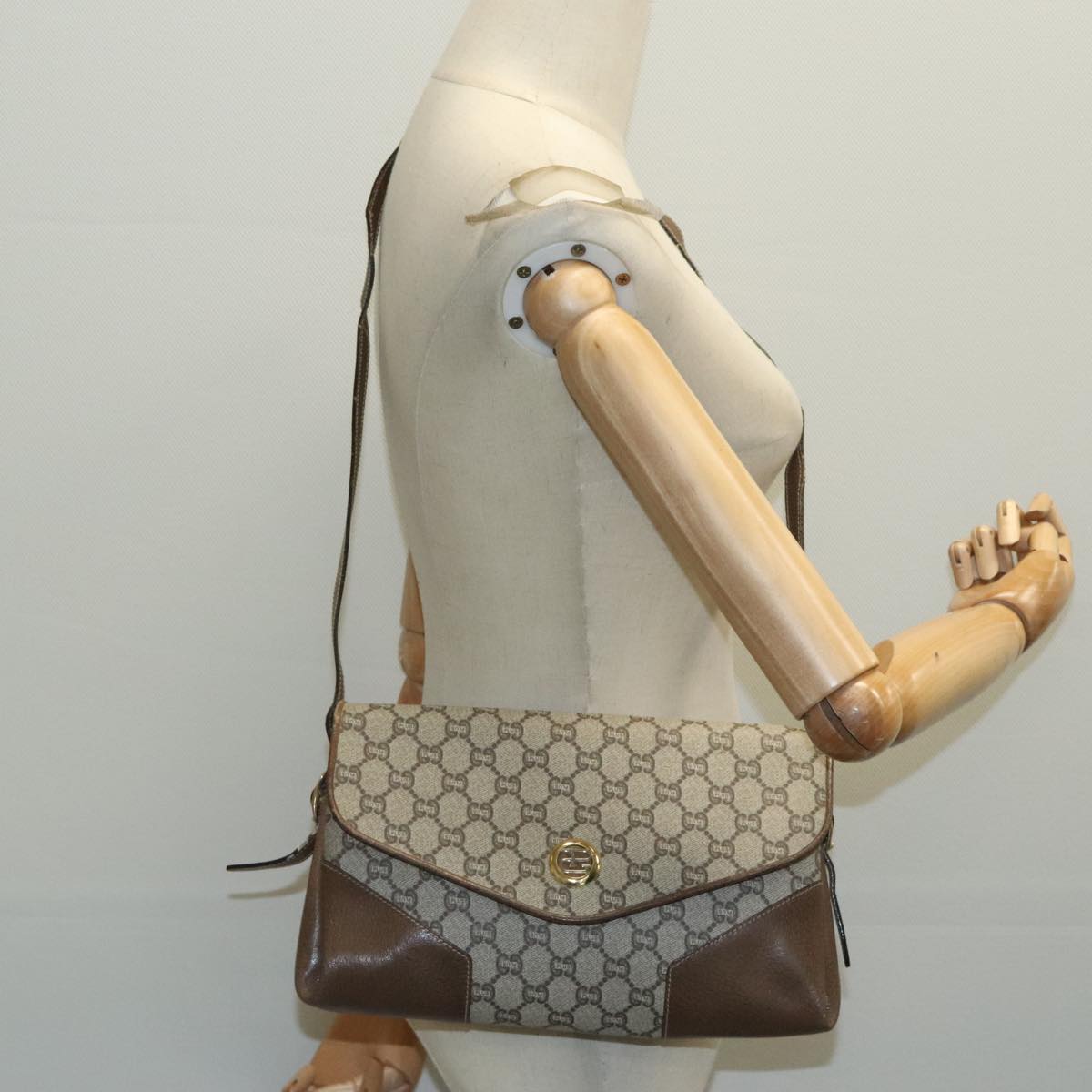 GUCCI GG Plus Supreme Shoulder Bag PVC Beige Gold Auth ep6338