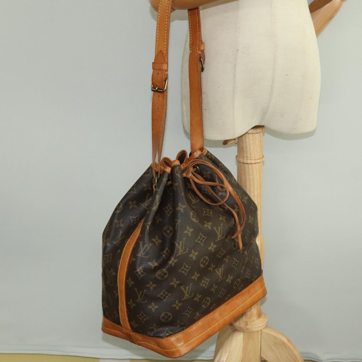 LOUIS VUITTON Monogram Noe Shoulder Bag M42224 LV Auth ep6549