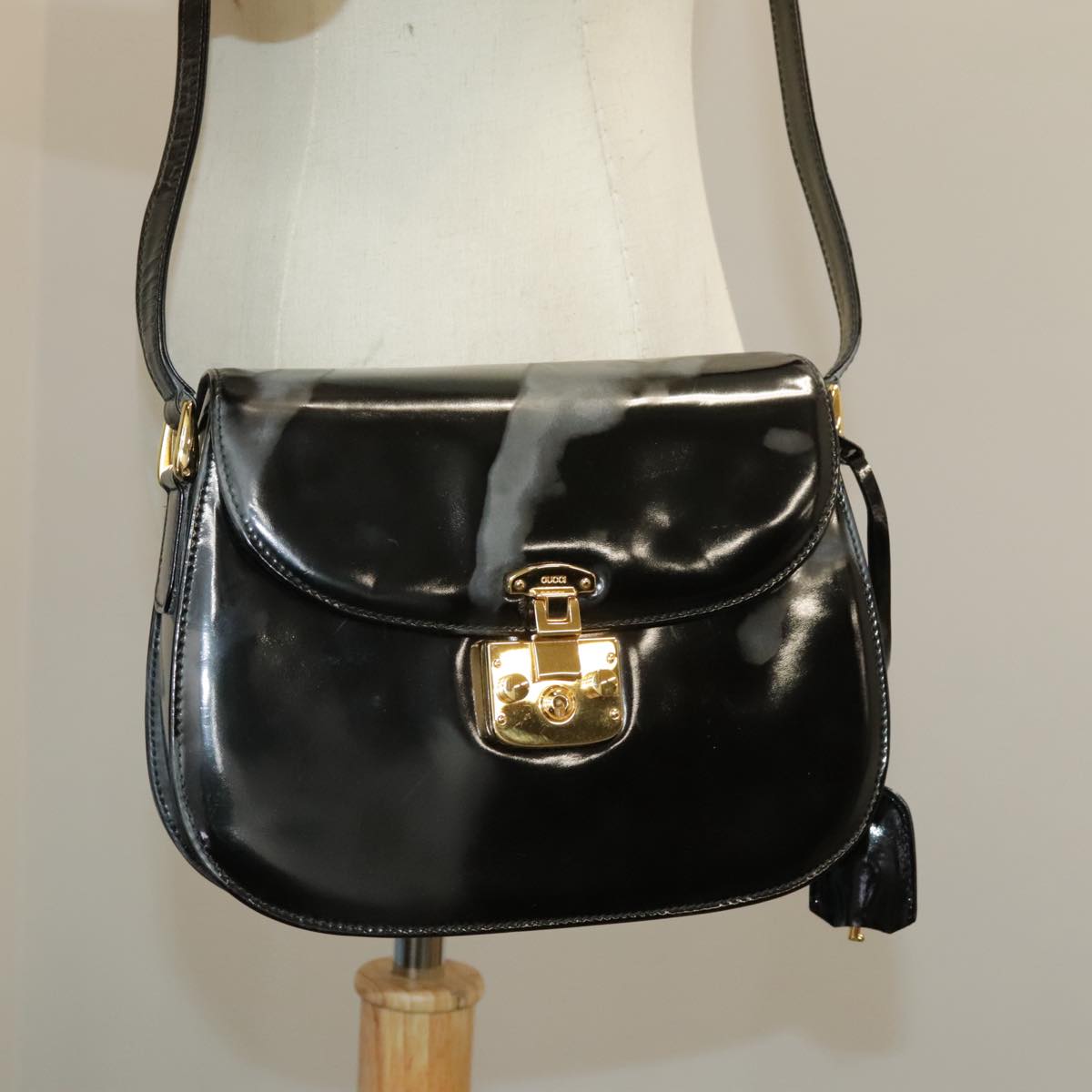 GUCCI Shoulder Bag Patent leather Black Gold Auth ep6618