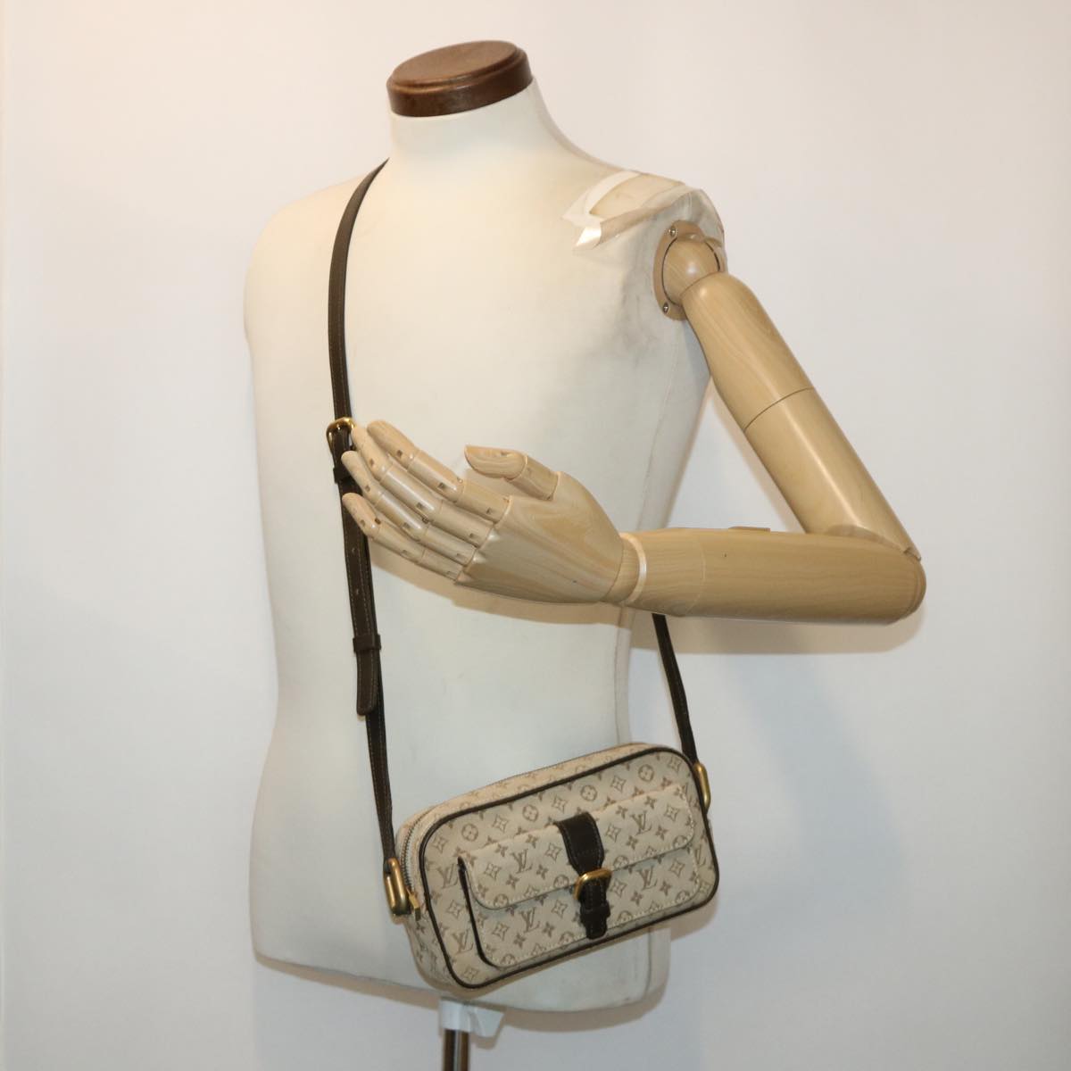 LOUIS VUITTON Monogram Mini Juliet MM Shoulder Bag Khaki M92218 LV Auth fm2508