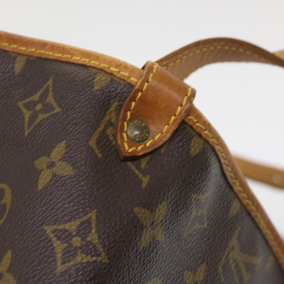 LOUIS VUITTON Monogram Saumur 30 Shoulder Bag M42256 LV Auth fm2511