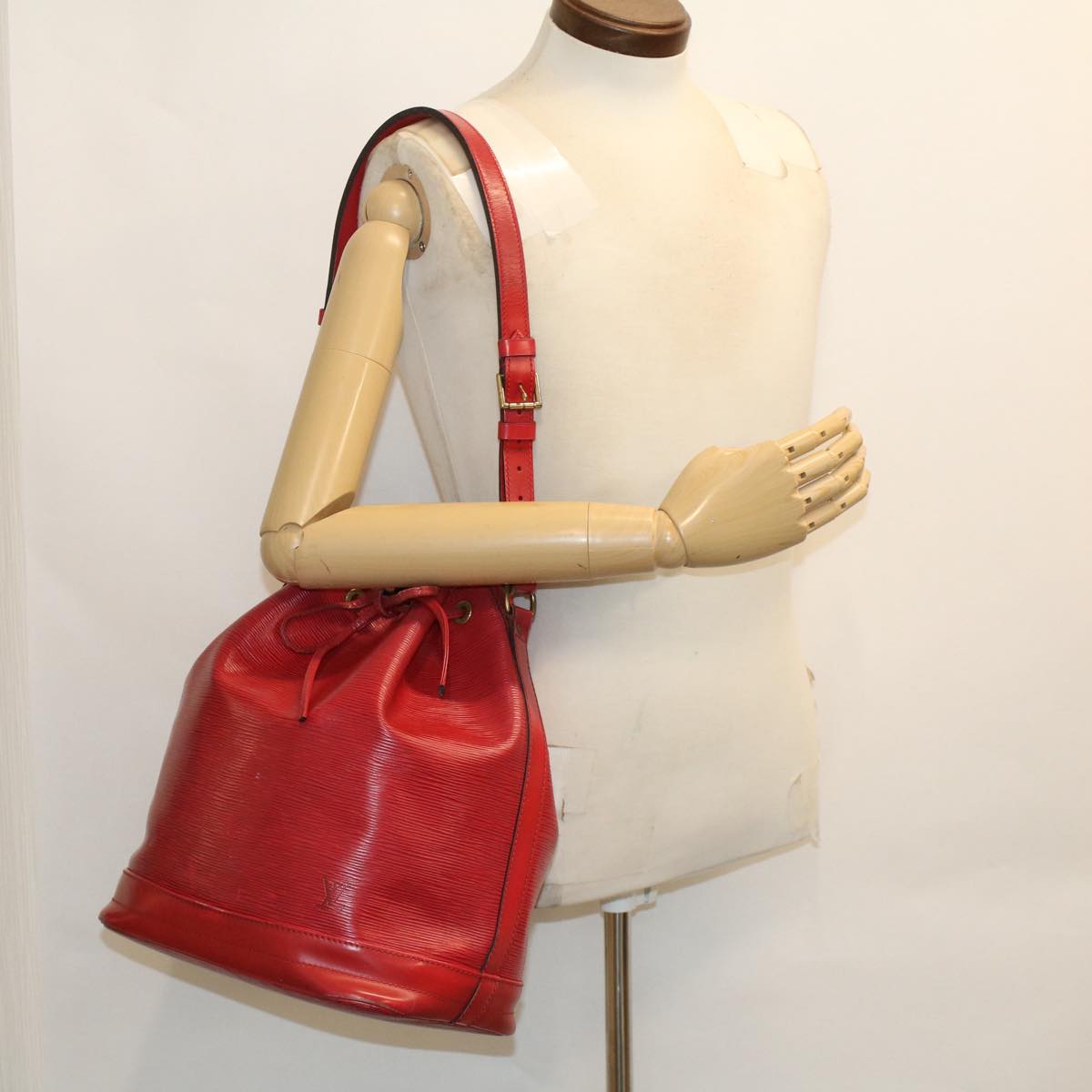 LOUIS VUITTON Epi Noe Shoulder Bag Red M44007 LV Auth fm2570