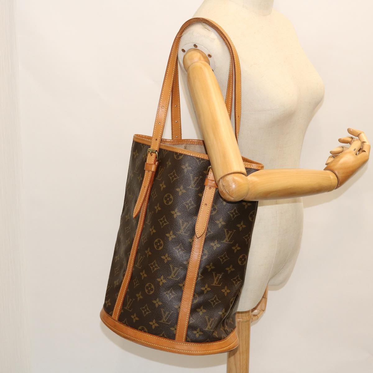 LOUIS VUITTON Monogram Bucket GM Shoulder Bag M42236 LV Auth fm2678