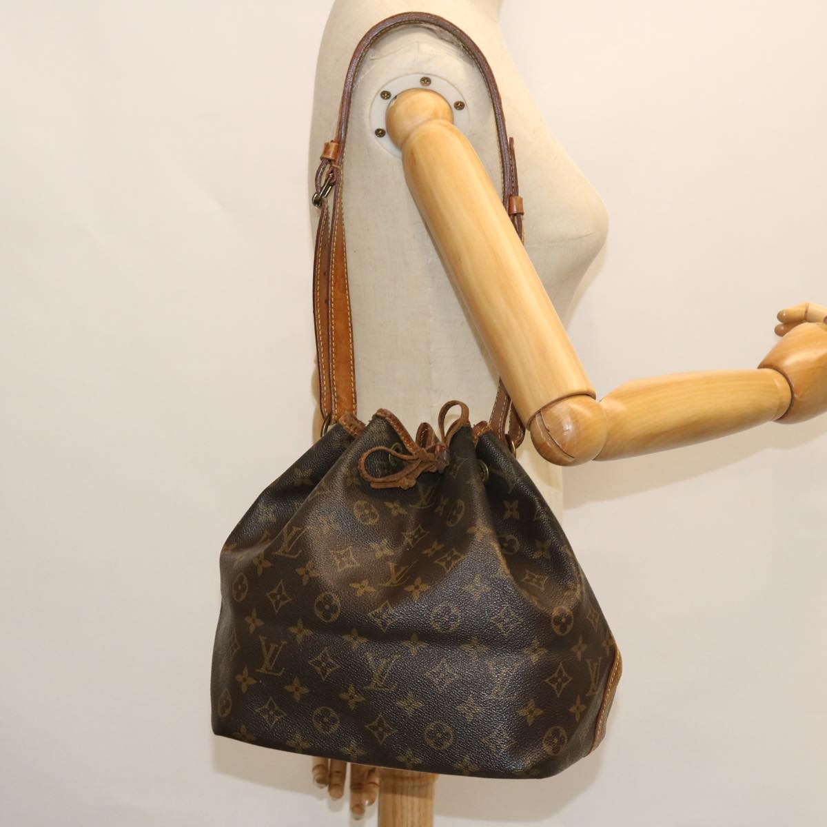 LOUIS VUITTON Monogram Petit Noe Shoulder Bag M42226 LV Auth fm2705