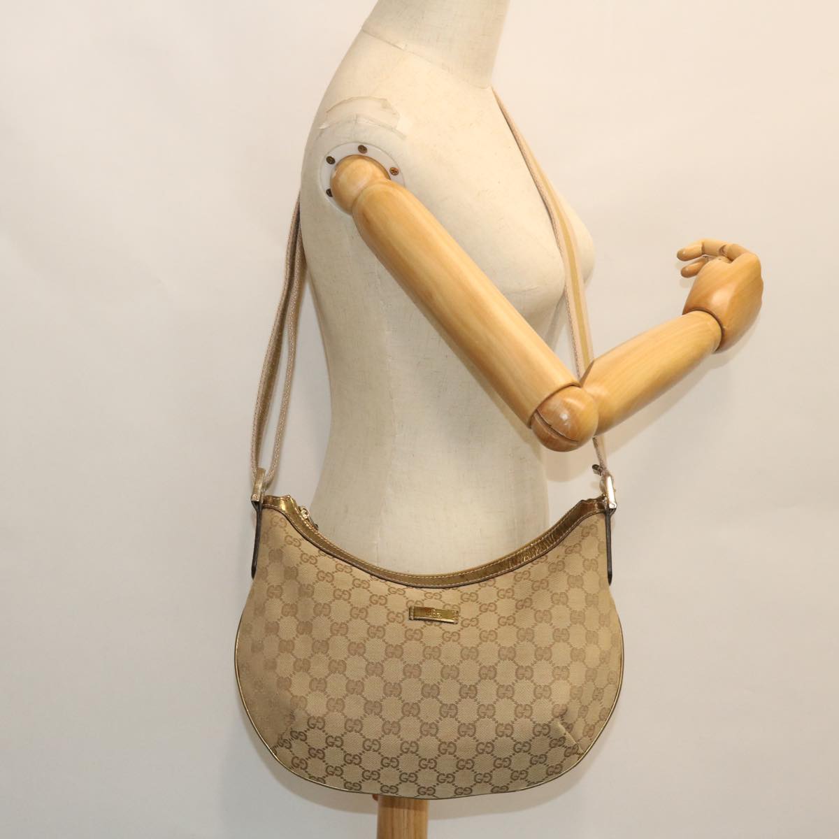 GUCCI GG Canvas Sherry Line Shoulder Bag Beige Gold 181092 Auth fm2736