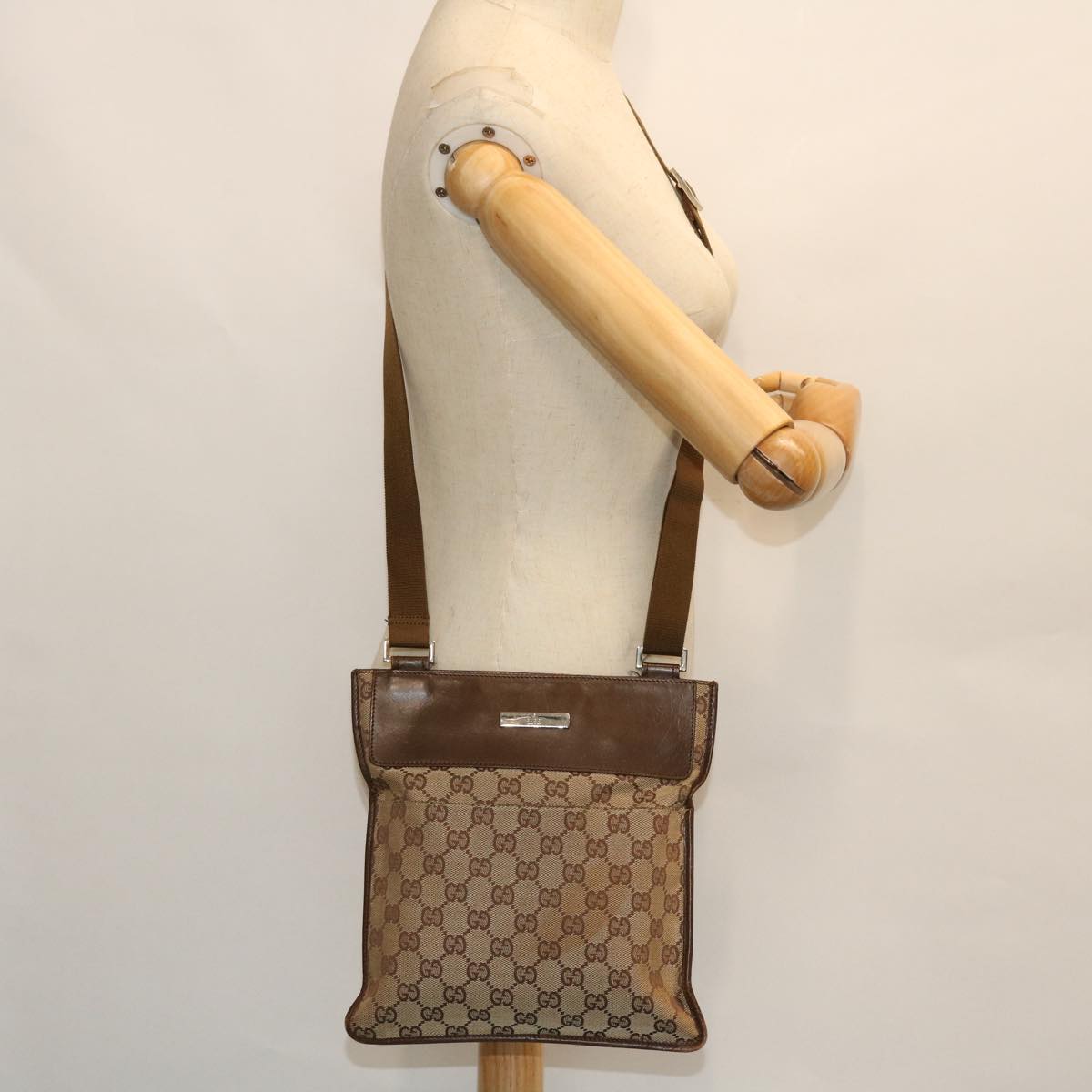 GUCCI GG Canvas Shoulder Bag Beige Brown 27639 Auth fm2740