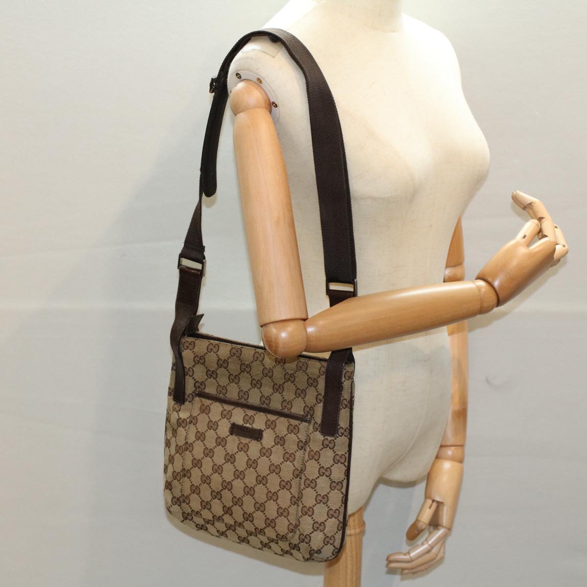 GUCCI GG Canvas Shoulder Bag Beige 122793 Auth fm2787