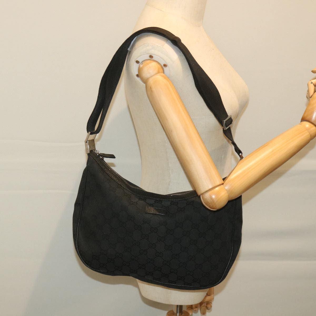 GUCCI GG Canvas Shoulder Bag Black 122790 Auth fm2838