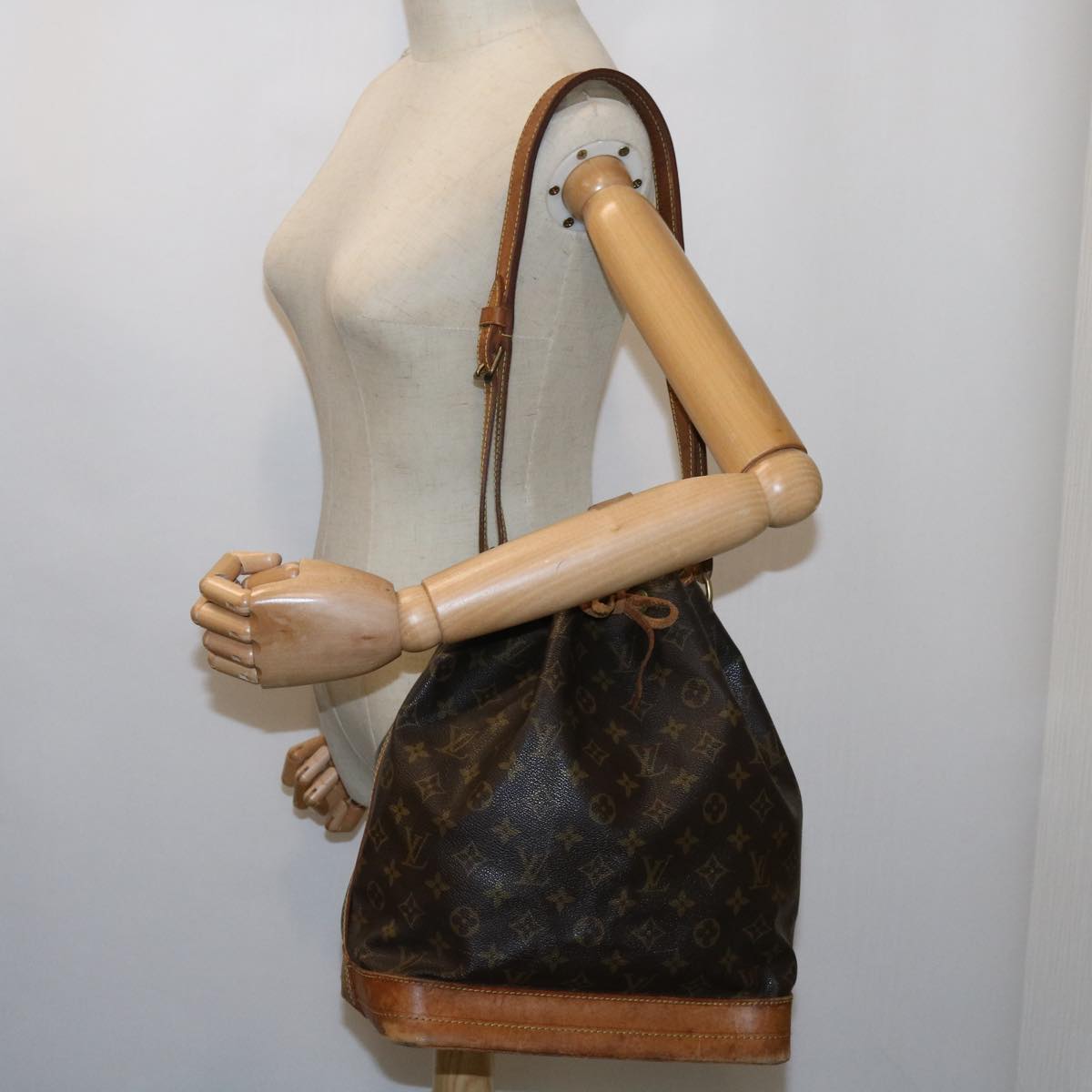 LOUIS VUITTON Monogram Noe Shoulder Bag M42224 LV Auth fm3000