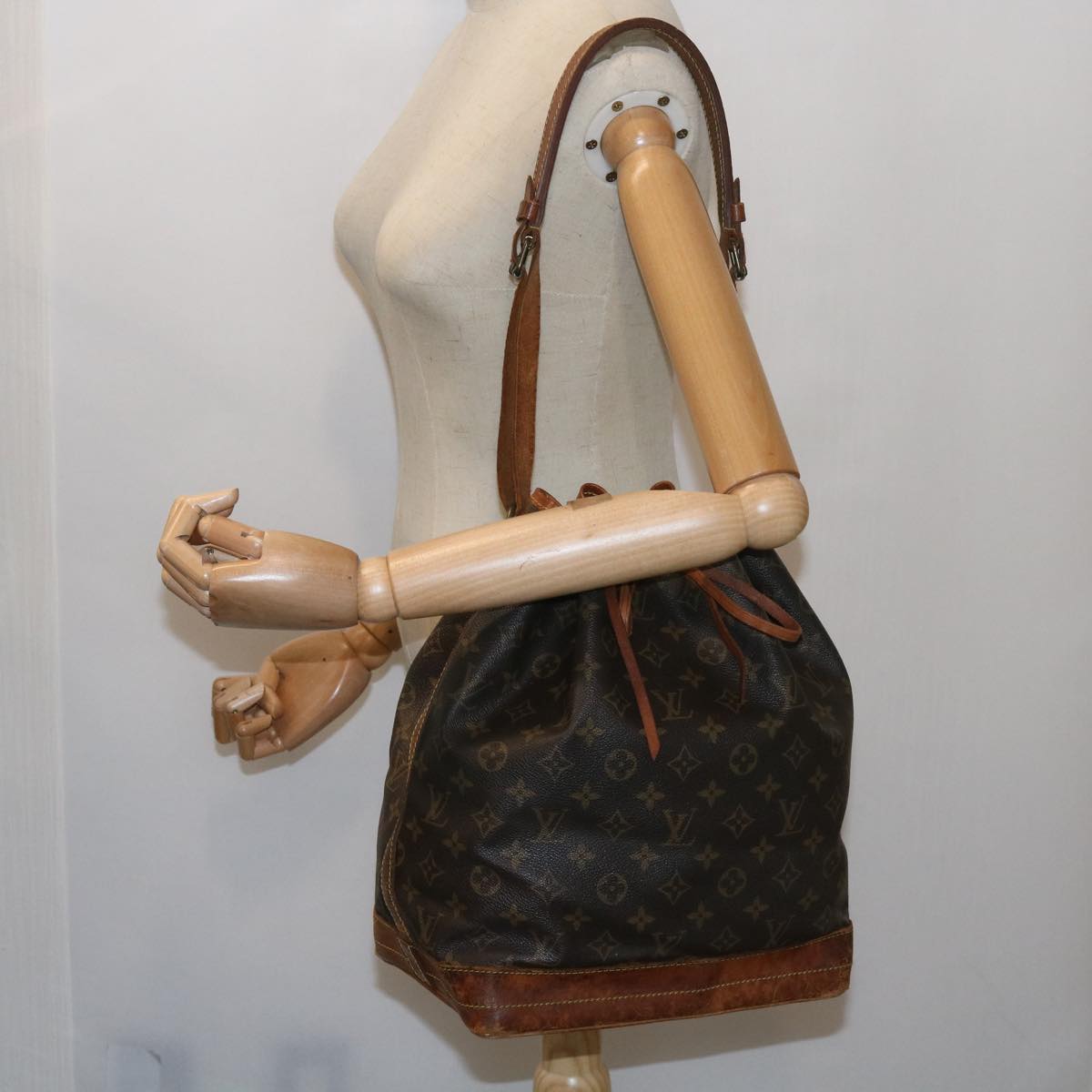 LOUIS VUITTON Monogram Noe Shoulder Bag M42224 LV Auth fm3133