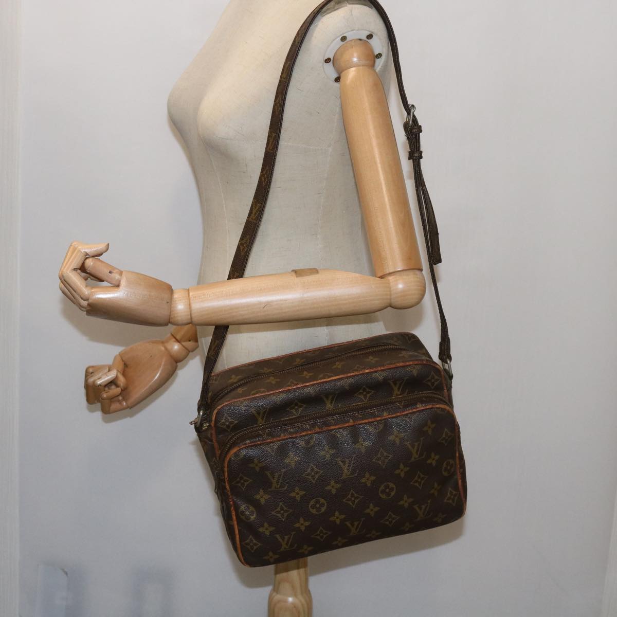 LOUIS VUITTON Monogram Migra Tour Shoulder Bag No.201 LV Auth fm3135