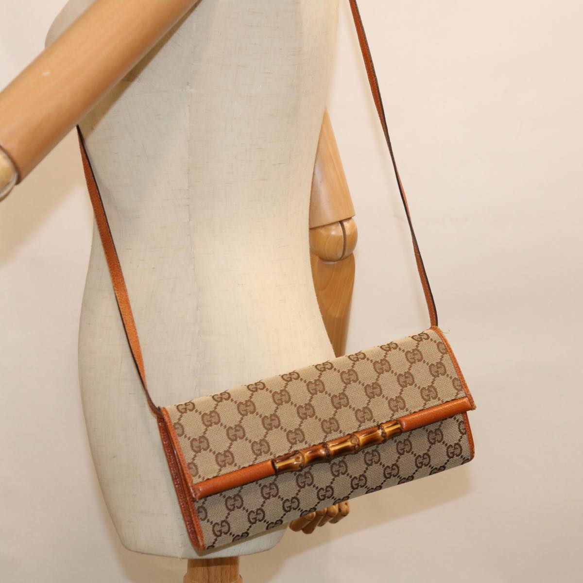 GUCCI GG Canvas Bamboo Shoulder Bag Beige 117594 Auth fm3141