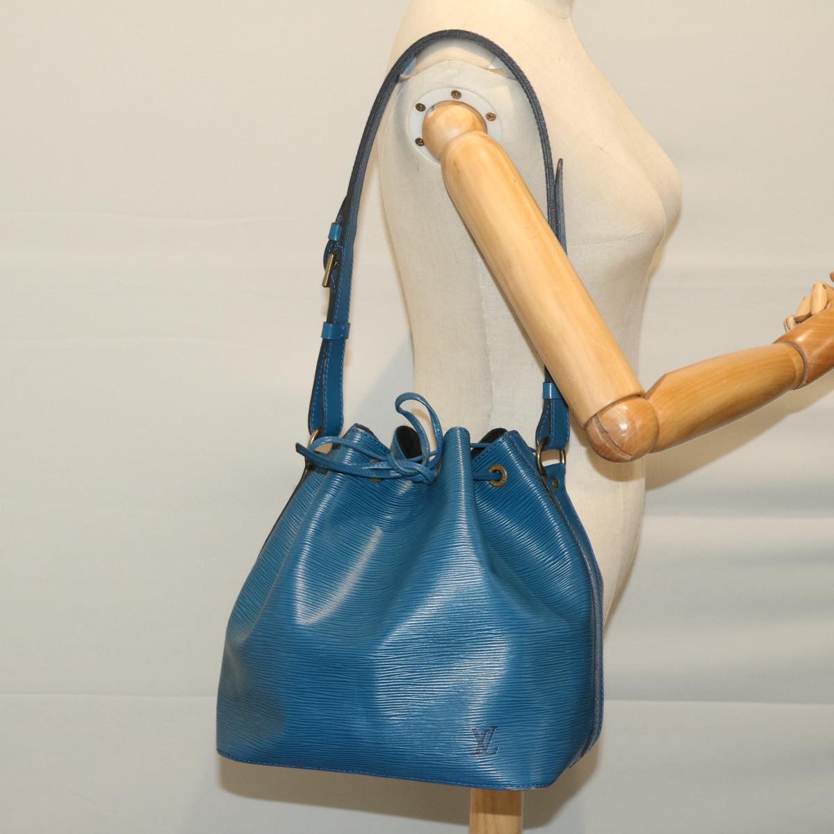 LOUIS VUITTON Epi Petit Noe Shoulder Bag Blue M44105 LV Auth fm3234