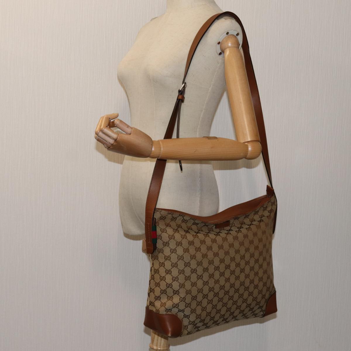 GUCCI GG Canvas Shoulder Bag Beige 308930 Auth fm3335