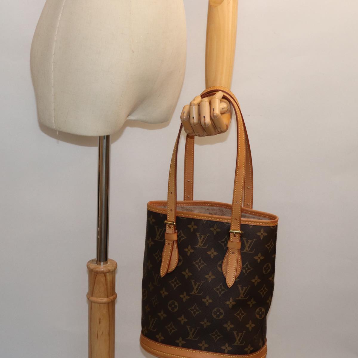 LOUIS VUITTON Monogram Bucket PM Shoulder Bag M42238 LV Auth fm3394