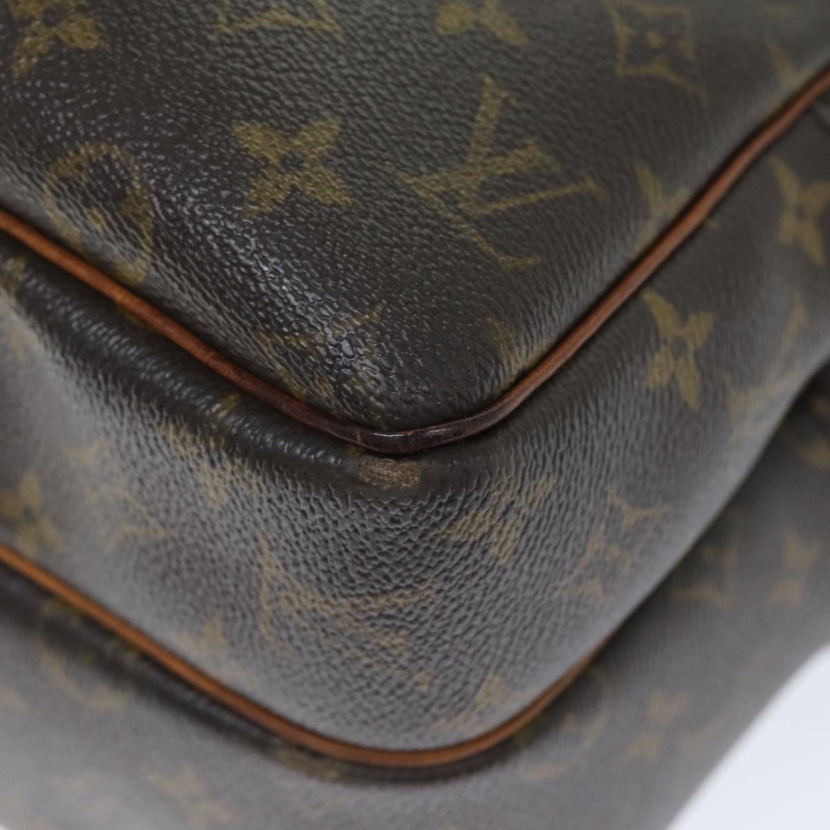 LOUIS VUITTON Monogram Reporter GM Shoulder Bag M45252 LV Auth fm3400