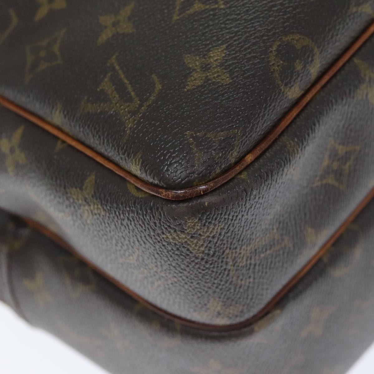 LOUIS VUITTON Monogram Reporter GM Shoulder Bag M45252 LV Auth fm3400