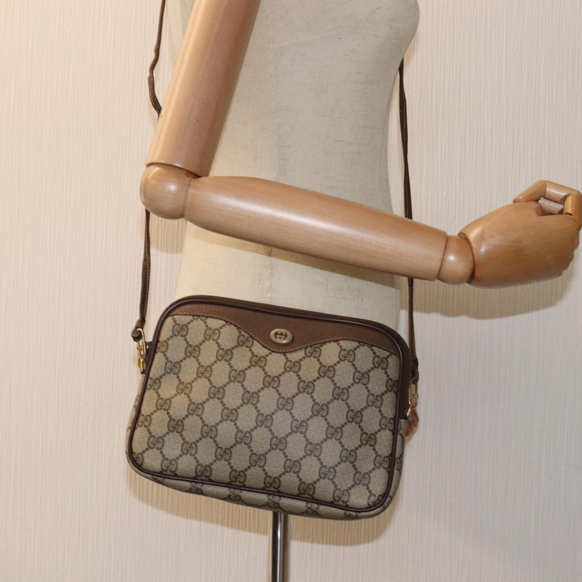 GUCCI GG Supreme Shoulder Bag PVC Beige 97 02 068 Auth fm3411