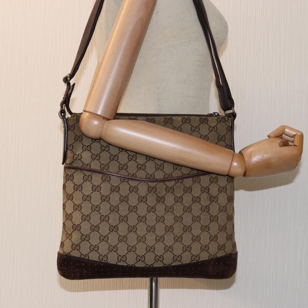 GUCCI GG Canvas Shoulder Bag Beige 145857 Auth fm3430