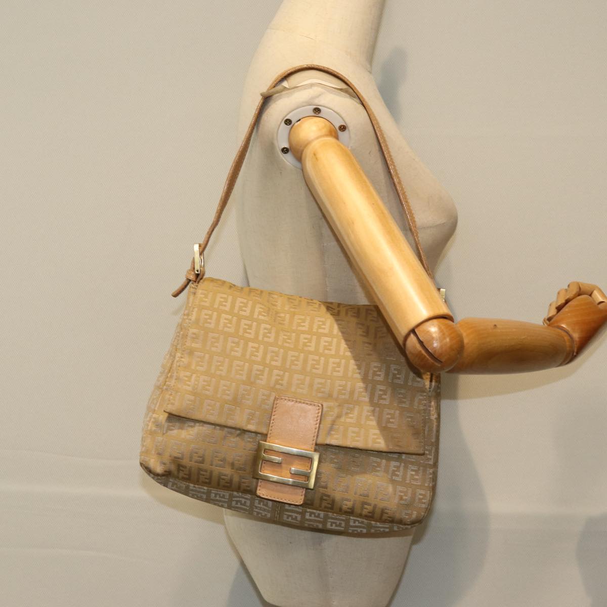 FENDI Zucchino Canvas Mamma Baguette Shoulder Bag Beige Auth fm3459