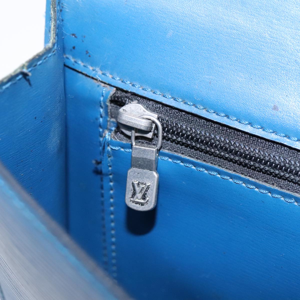 LOUIS VUITTON Epi Pochette Arche Shoulder Bag Blue M52575 LV Auth fm3846