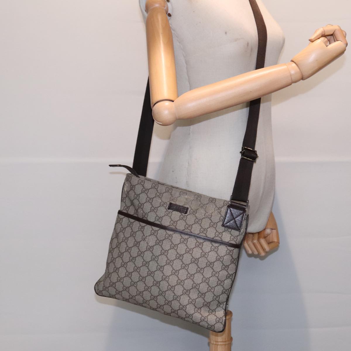 GUCCI GG Canvas Shoulder Bag Coated Canvas Beige Auth fm3868