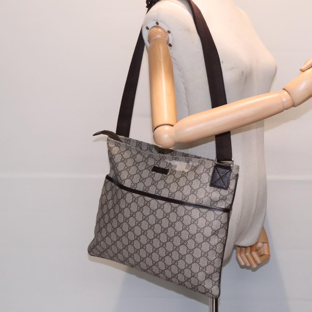 GUCCI GG Canvas Shoulder Bag Coated Canvas Beige Auth fm3897