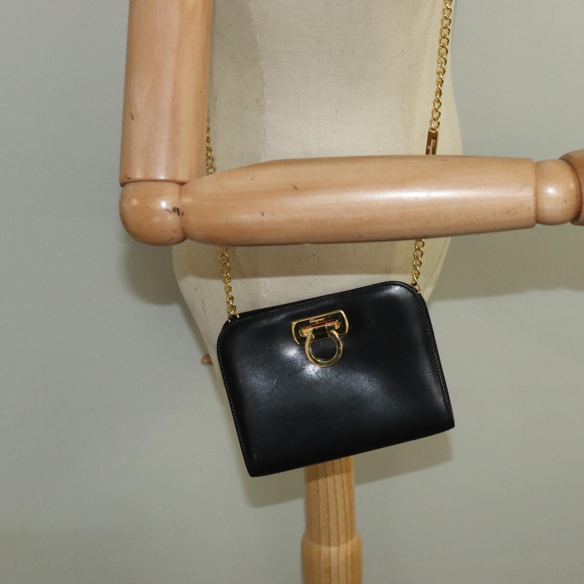 Salvatore Ferragamo Gancini Chain Shoulder Bag Leather Black Gold Auth fm4054